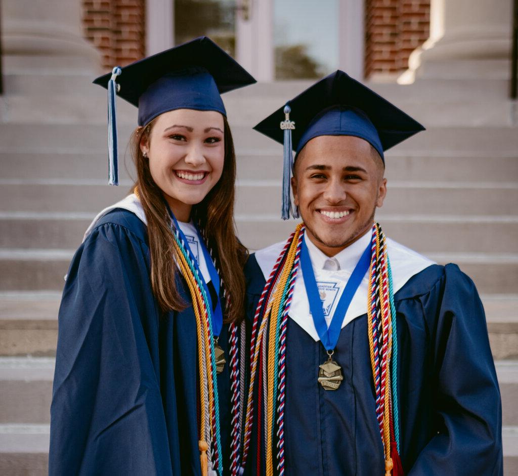 Two graduates from 澳门威尼斯人网上赌场